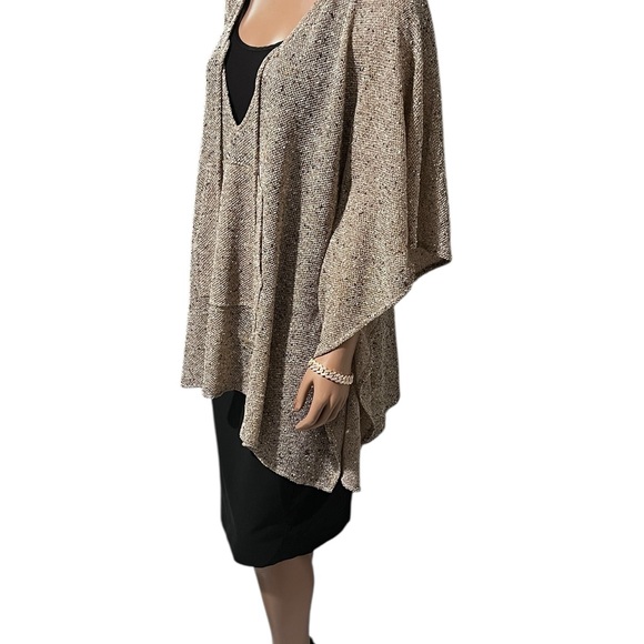 Elegant Beige Women's Sweater - Picture 10 of 11